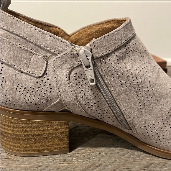 Sonoma Women's Taupe Ankle Booties Size 9.5 - Picture 10 of 11